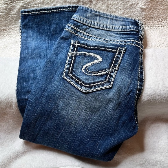 Women’s Silver Jeans Co. 
Style: Suki Mid Capris - Picture 2 of 8